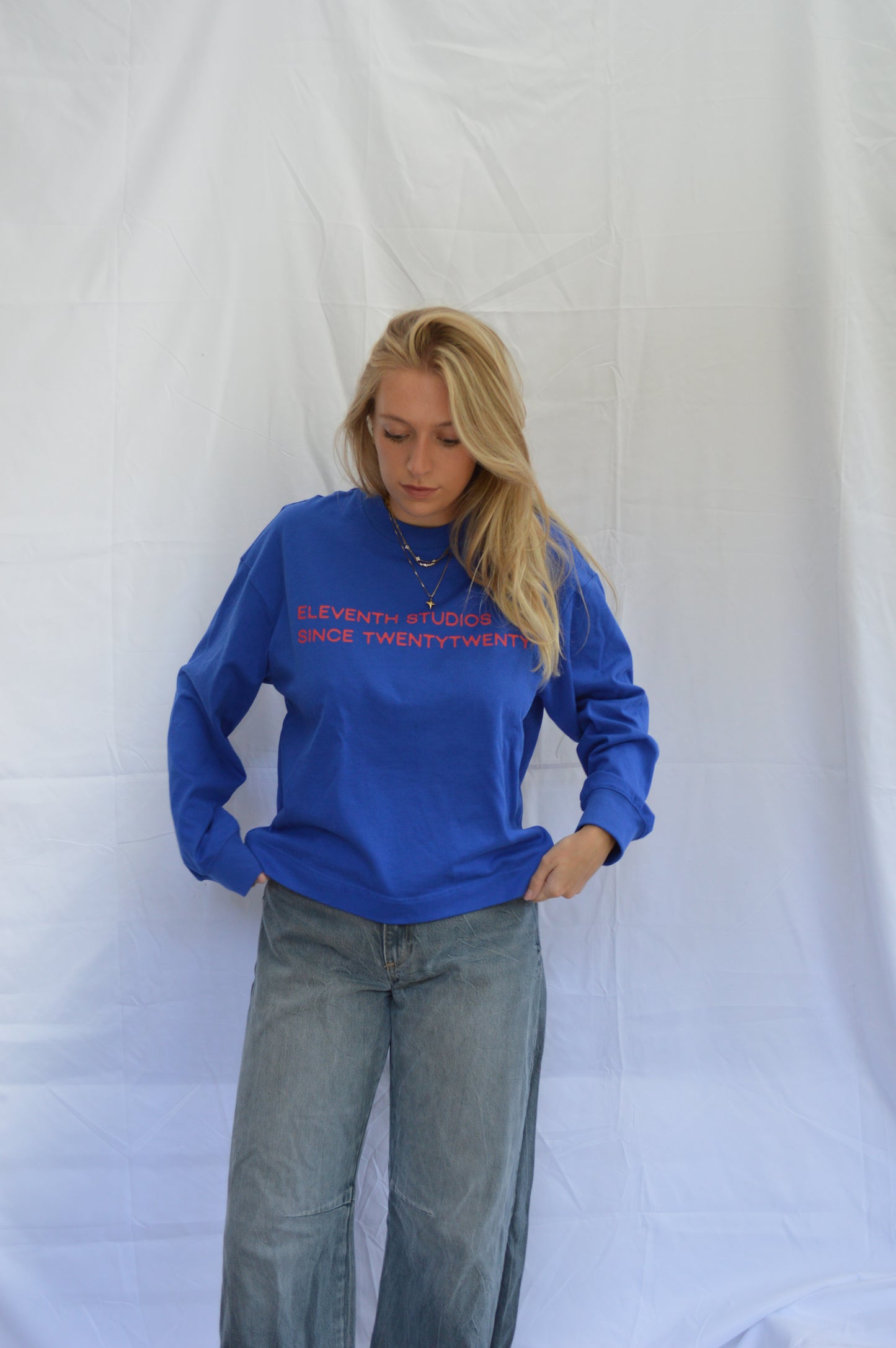 The distressed longsleeve blue